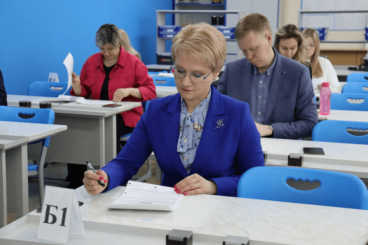 В Йошкар-Оле  ЕГЭ по математике написали родители, чиновники и политики