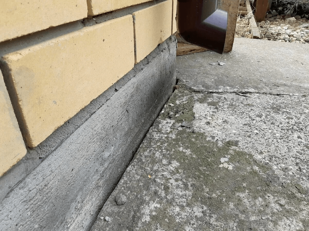 Как избежать трещин и разрушений: правильный замес бетона для долговечной отмостки - секрет долговечной отмостки раскрыт