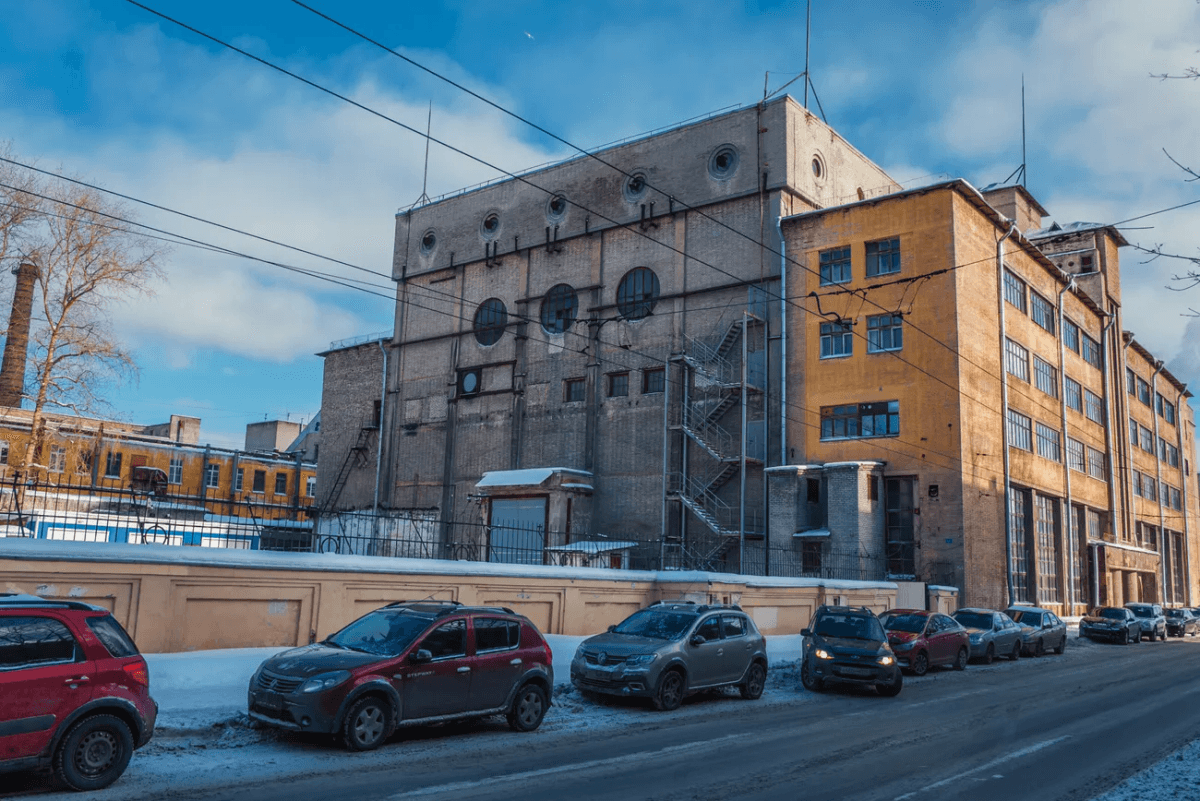 Как припарковаться задним ходом ровно и в одно движение: раскрыли хитрости водителей