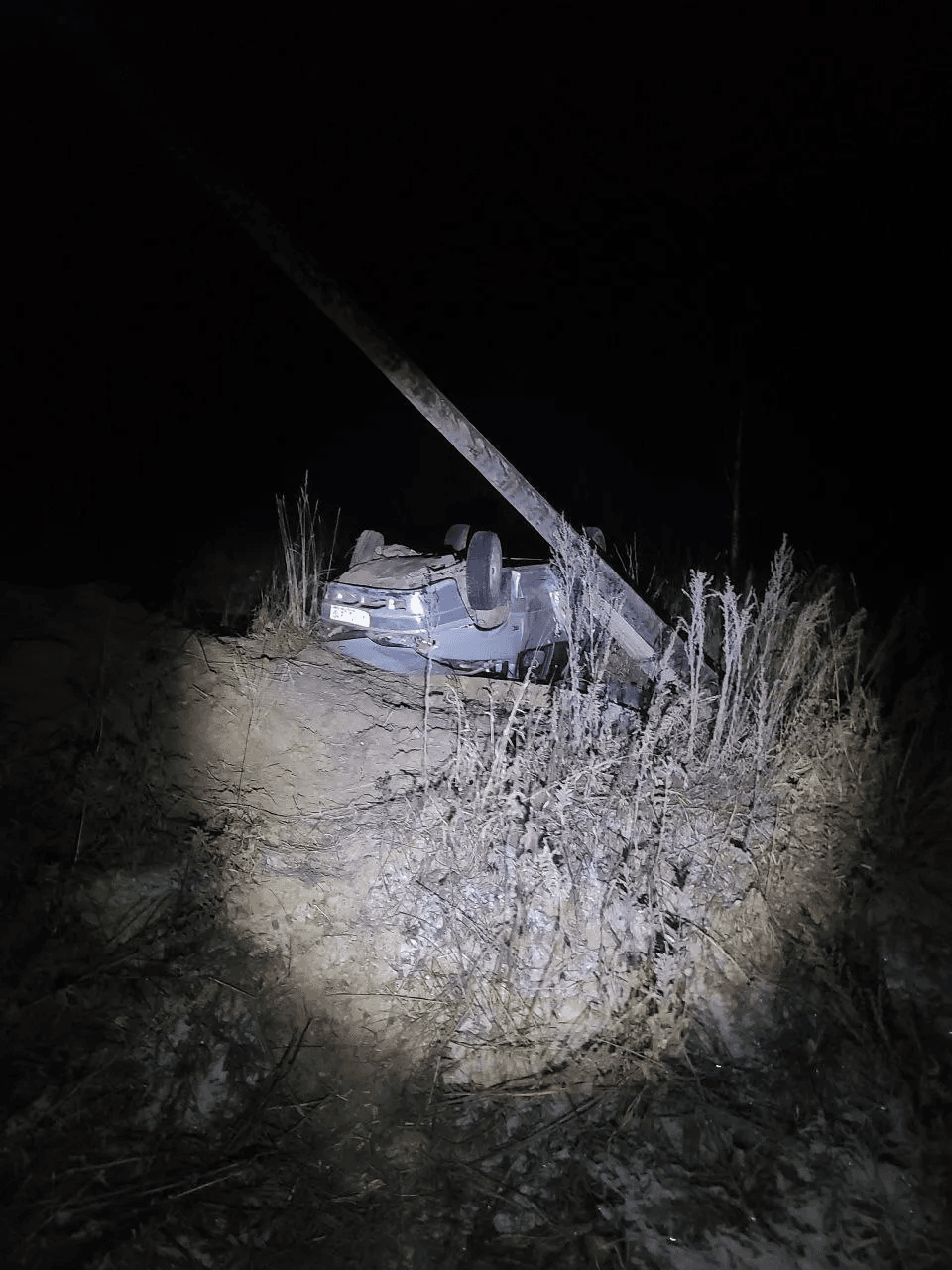 В Килемарском районе пьяный водитель на ВАЗе врезался в опору ЛЭП