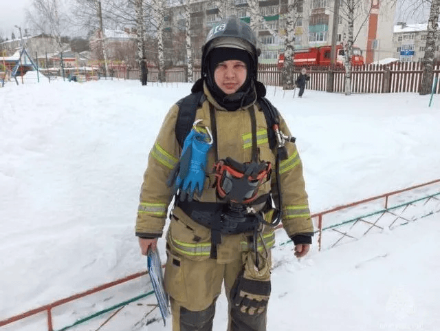 Огнеборец из Марий Эл спас дома от крупного пожара, даже находясь вне службы