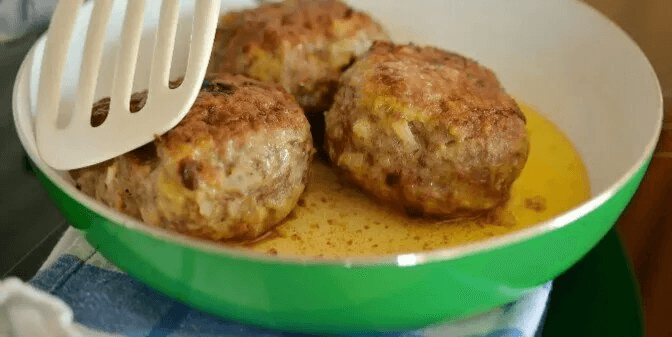 Котлеты теперь запекаю в духовке: таких пышных, сочных на сковороде не жарила — раскрываю 3 хитрости для особо высоких котлет