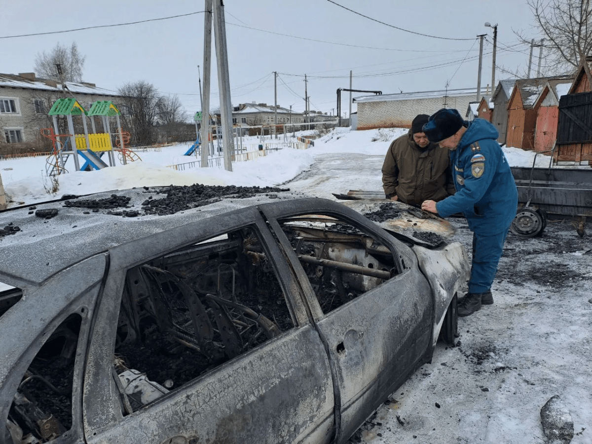 В поселке Мари-Турек огнем уничтожено 2 гаража и 2 легковых авто