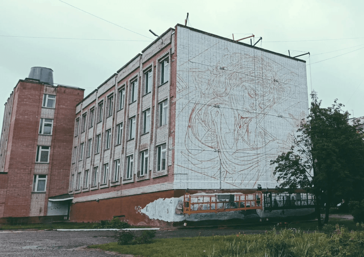На фасаде школы №29 в Йошкар-Оле появится новое граффити Ильи Белова под названием «Встреча во сне»