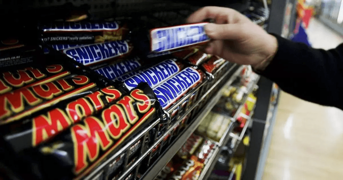 Успейте закупиться Snickers, Mars и Twix — эти сладости скоро исчезнут с российских полок