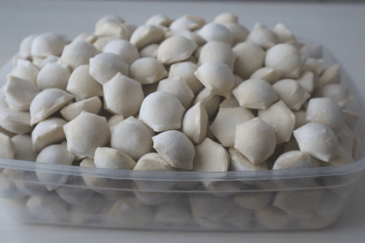 Самый простой способ: леплю пельмени без вырезания кружков и остатков теста