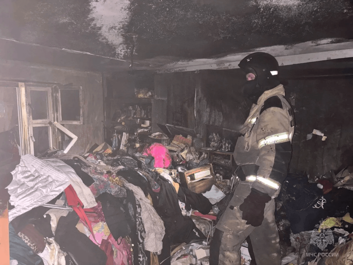 Захламленная квартира в Йошкар-Оле стала причиной пожара и эвакуации жильцов