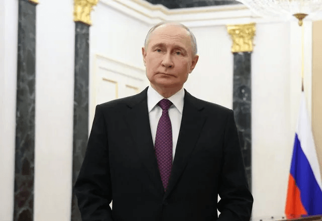 Льготную ипотеку смогут брать семьи с детьми до 14 лет: Путин поручил разработать варианты