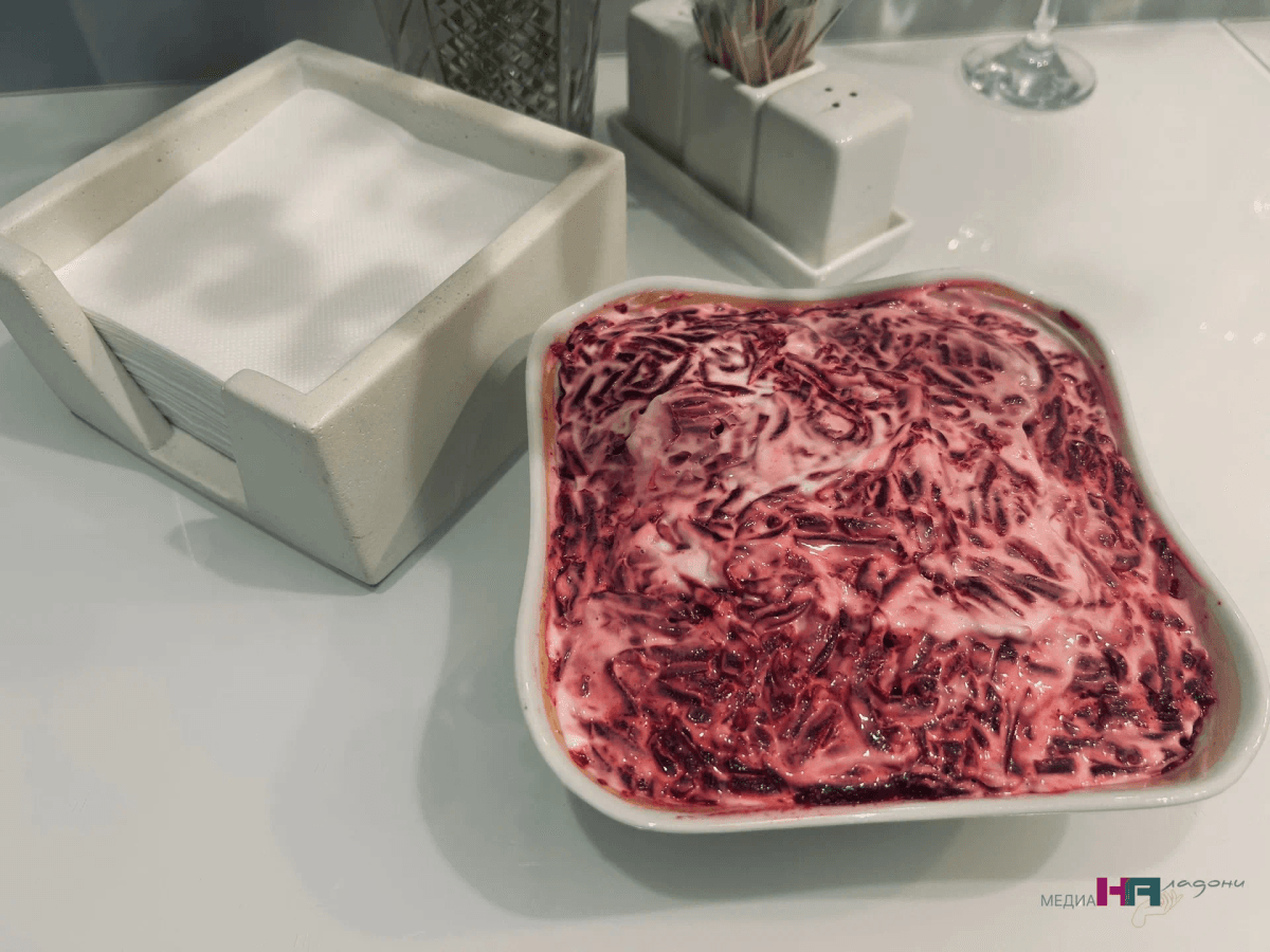 Кулинарный лайфхак: классический салат «под шубой» всего за 20 минут активной работы