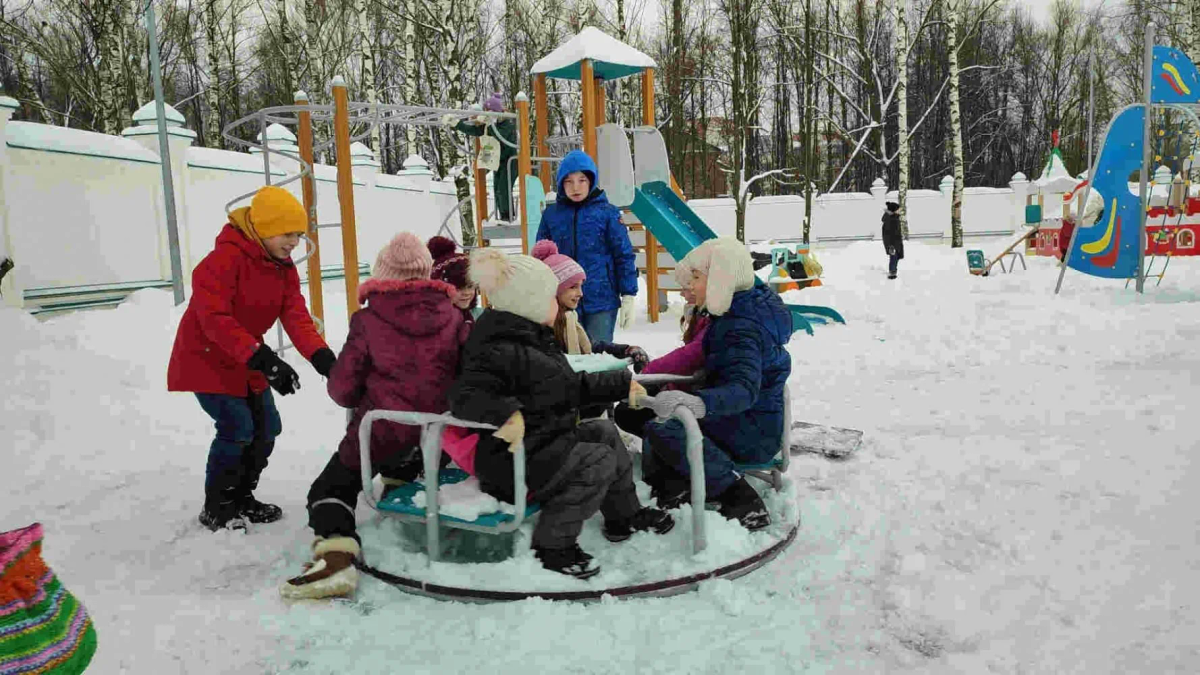 При храме в Тарханово Йошкар-Олы открылась детская площадка