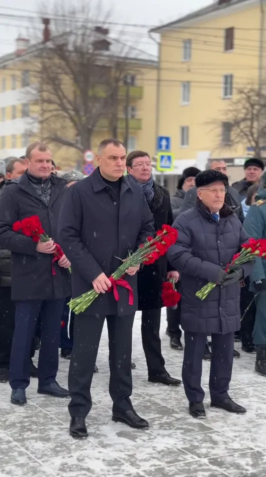 В Йошкар-Оле отметили День Героев Отечества, возложением цветов к монументу Воинской Славы