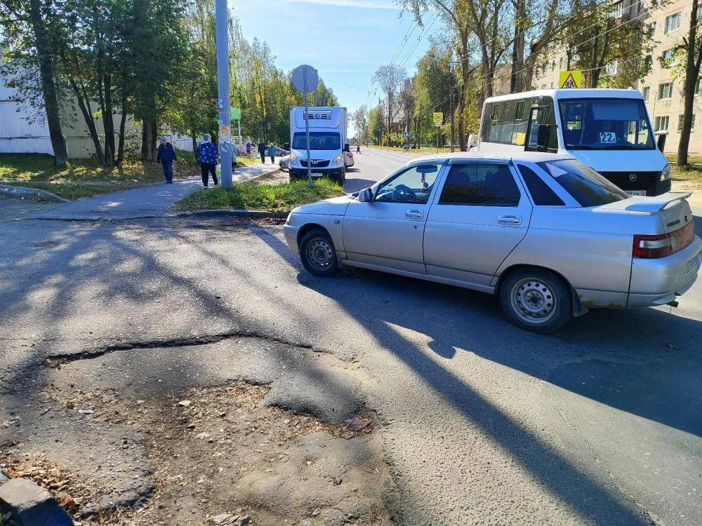 Автоледи ВАЗ-2110 сбила 67-летнюю женщину на улице Героев Сталинградской битвы 