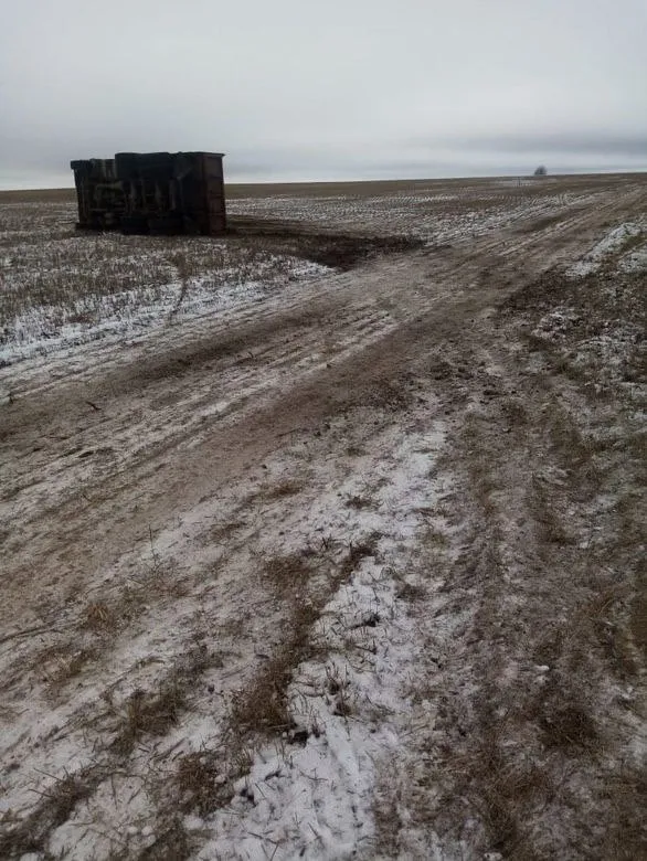 На полевой дороге в Параньгинском районе опрокинулся КамАЗ