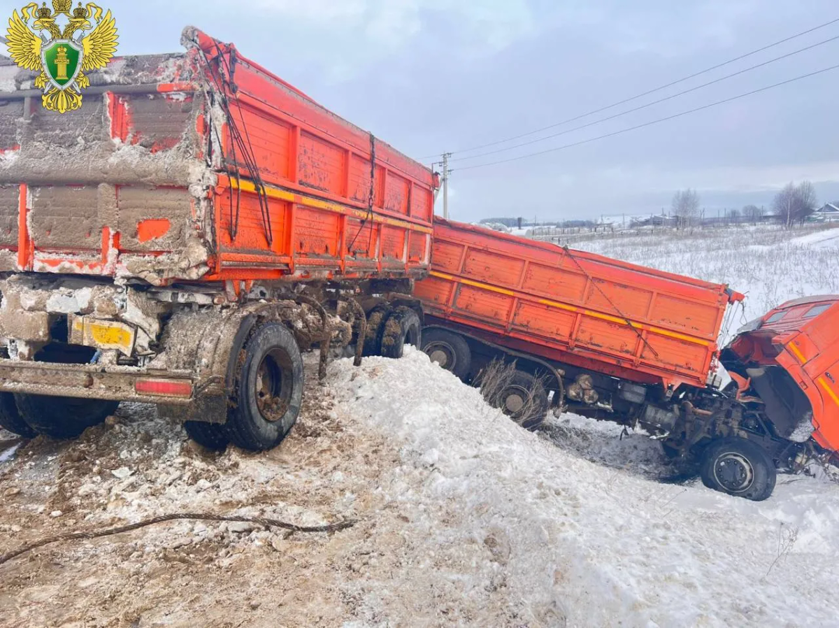 Два водителя КамАЗов пострадали в ДТП на объездной Параньги