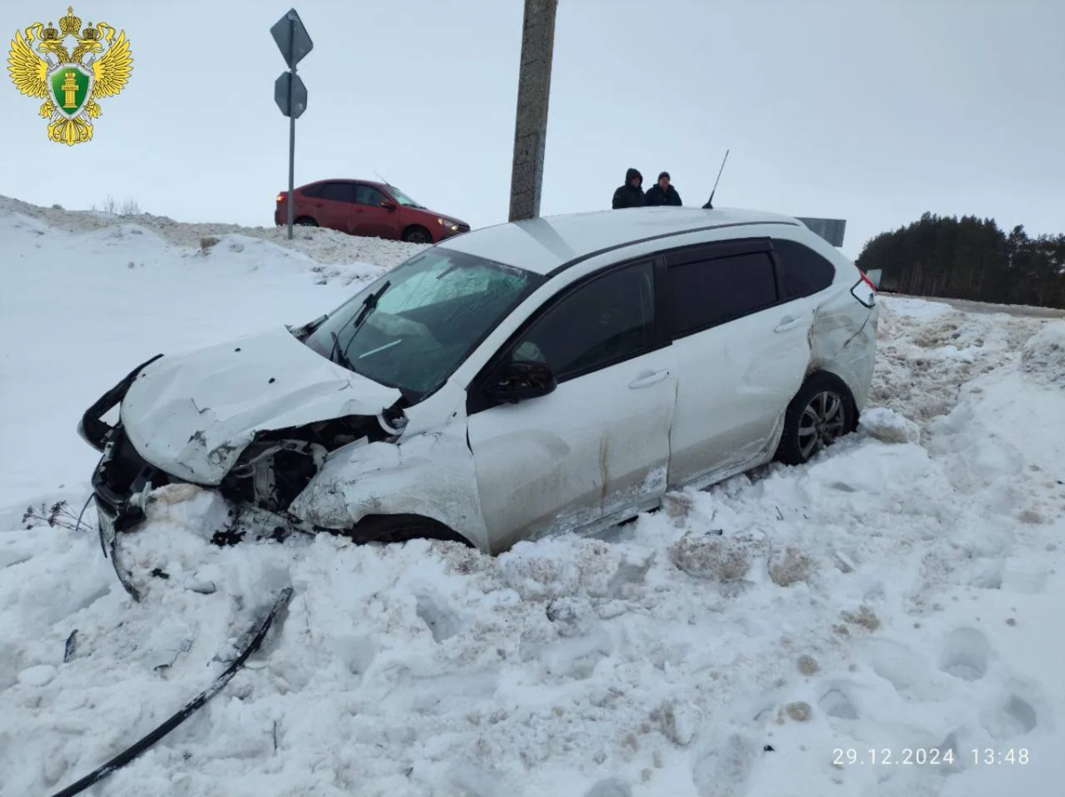 В ДТП с LADA Vesta и LADA X-ray на трассе в Марий Эл пострадали семь человек 