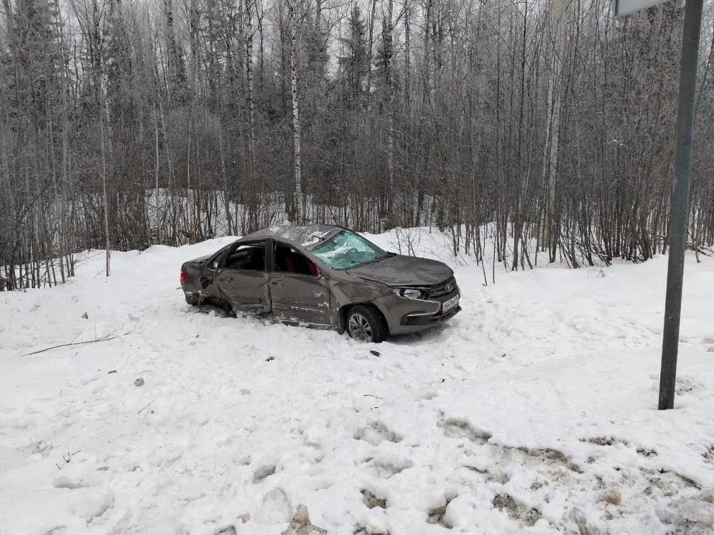 В Марий Эл водитель Lada Granta устроил лобовое столкновение на встречке 